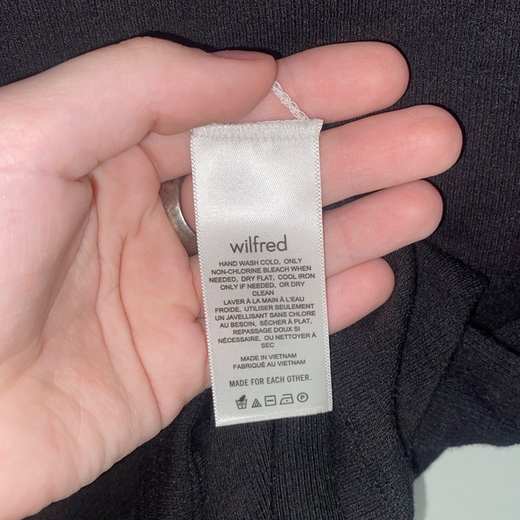 🖤Aritzia Wilfred Black Turtleneck size small (S) - Picture 3 of 3